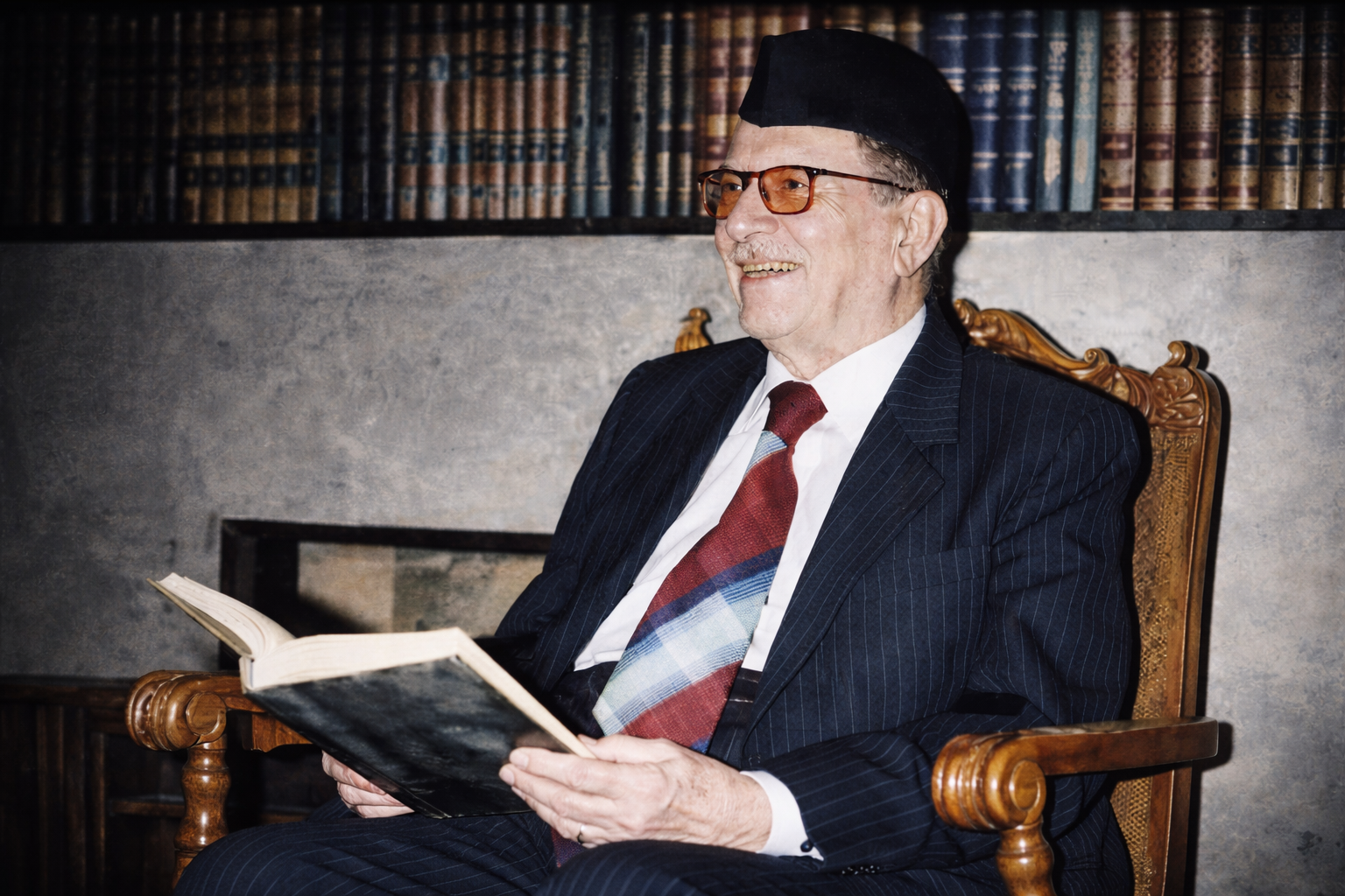 Ali Al-Wardi reading